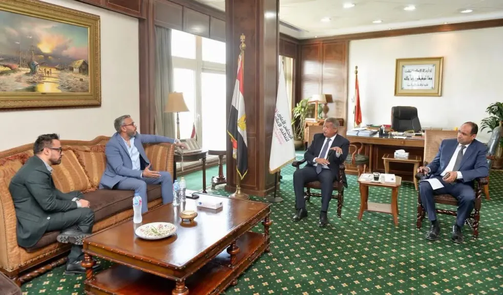 المهندس خالد عبد العزيز يستعرض فرص الاستثمار الإعلامي خلال لقائه مع وفد شركة هندية