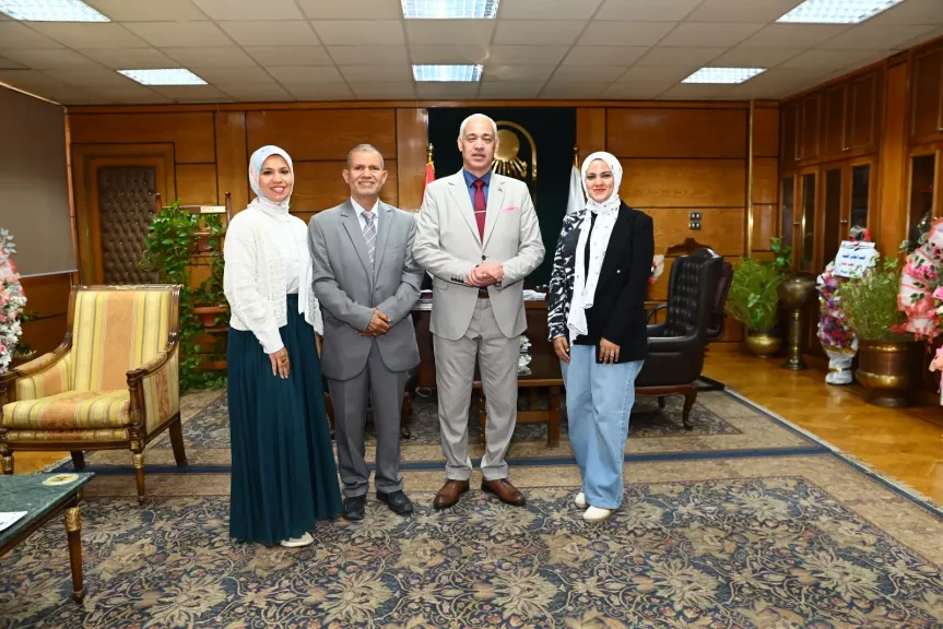 تواصل التهنئة لرئيس جامعة أسيوط بمناسبة توليه مهام منصبه