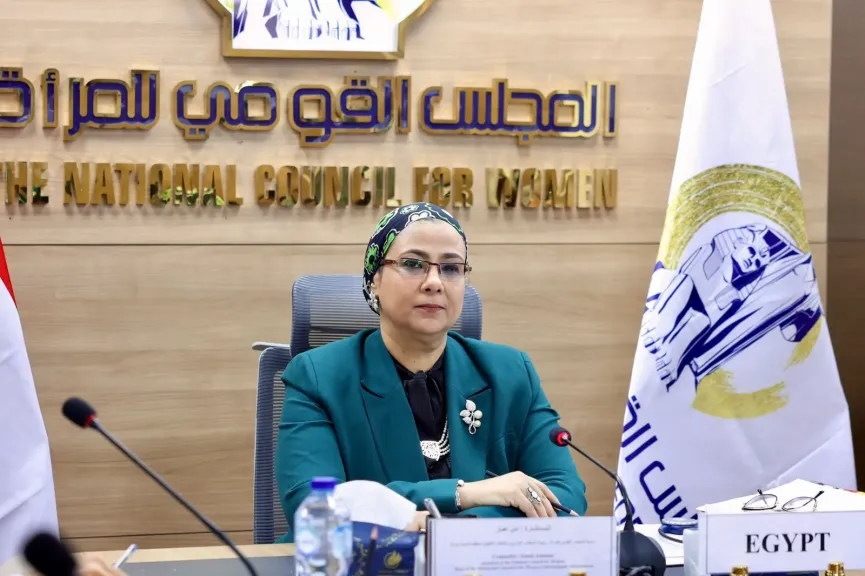رئيسة القومي للمرأة تزور رئيس هيئة قضايا الدولة لتهنئته بتولي منصبه الجديد