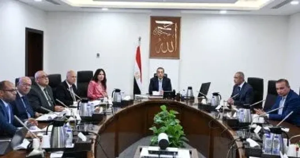 رئيس الوزراء يتابع الموقف التنفيذي لمشروعات مياه الشرب والصرف الصحي