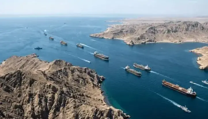 اتفاق إيراني عماني يمهد لإعادة فتح مضيق هرمز