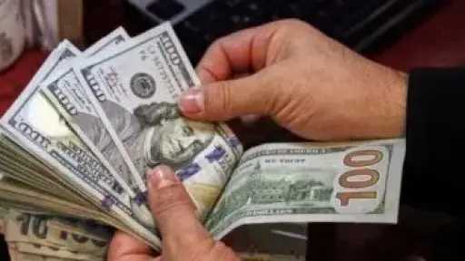 أقل سعر لـ صرف الدولار اليوم الخميس .. بعد هبوط سعر الدولار