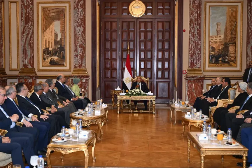 رئيس الشيوخ يستقبل السفراء الجدد لتعزيز التنسيق الدبلوماسي