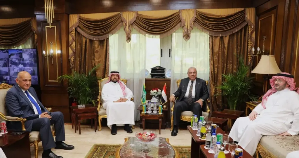 وفد سعودي .. يزور ميناء الإسكندرية  لتعزيز التعاون في مجالات النقل البحري واللوجستيات