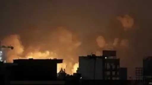 إيران: دوى انفجارين فى جزيرة قشم ناجم عن التصدى لأهداف معادية عند مضيق هرمز
