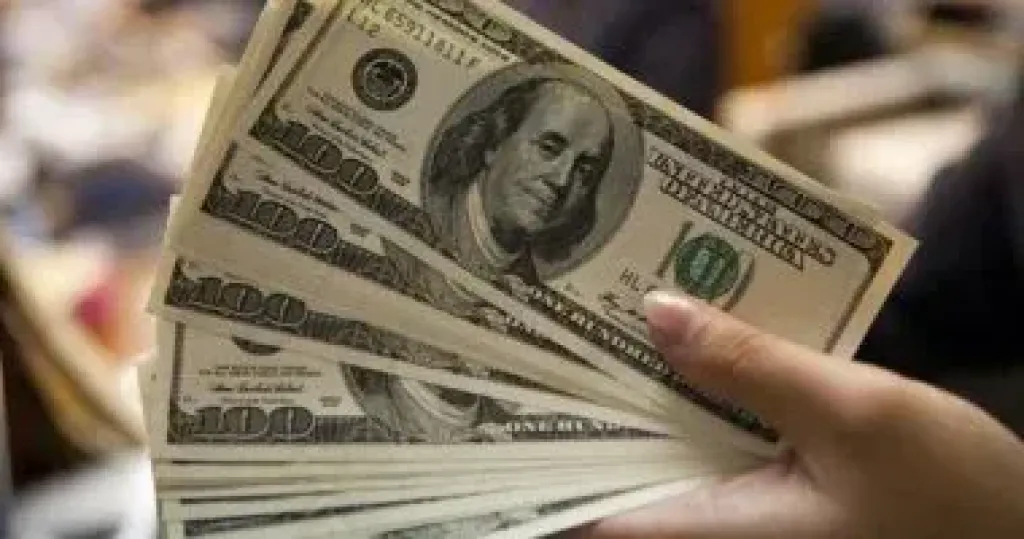 ارتفاع طفيف فى سعر الدولار مقابل الجنيه اليوم الأحد فى البنوك
