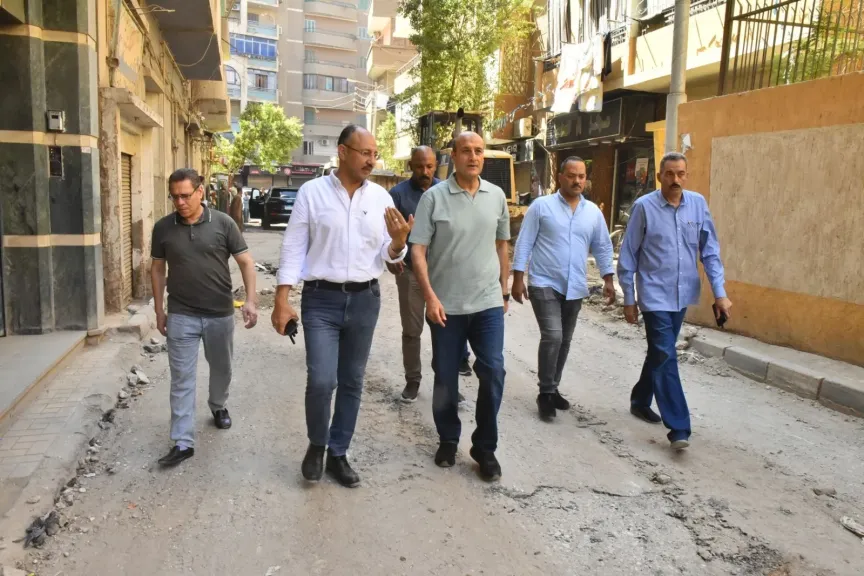 محافظ أسيوط يتفقد أعمال رصف شوارع بحي شرق ضمن خطة رد الشيء لأصله