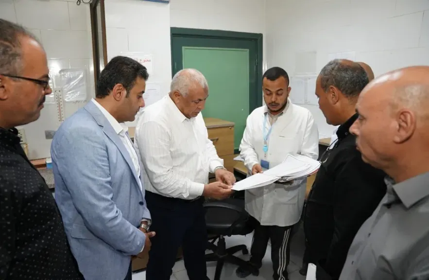 محافظ مطروح يوجه بسرعة تشغيل خط المياه ودعم قرية أم الرخم بسيارات النقل