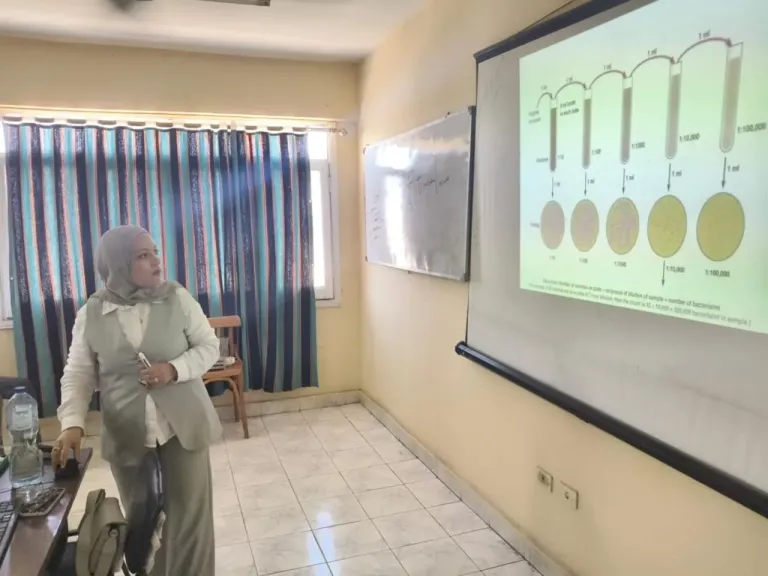 الخدمات البيطرية تنظم برنامجًا تدريبيًا حول التطبيقات الحديثة لأنظمة سلامة الغذاء