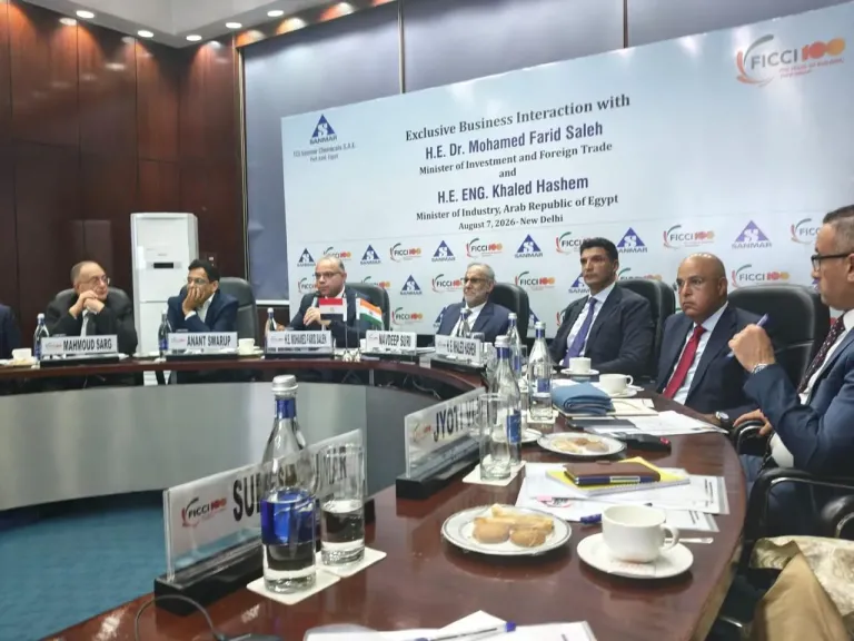 وزير الصناعة: برنامج متابعة لمشروعات الشركات الهندية لتسريع تنفيذ الاستثمارات في مصر