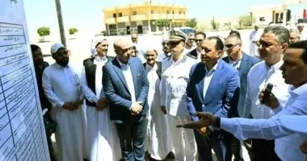 لمتابعة تطبيق الخصم المباشر.. مدبولى يتفقد سير العمل بمطحن دقيق فى مطروح