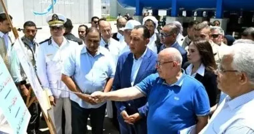 رئيس الوزراء يتفقد مجمع محطات تحلية مياه البحر بالرميلة بـ125 ألف متر مكعب يوميا