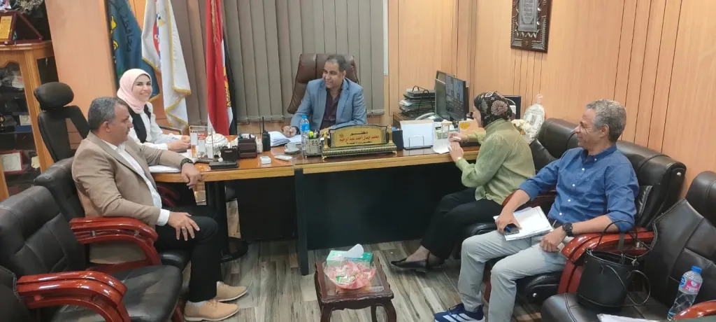 وكيل وزارة الصحة بأسيوط يشكل «فرق المعايشة» بالمستشفيات.. ويؤكد استمرار