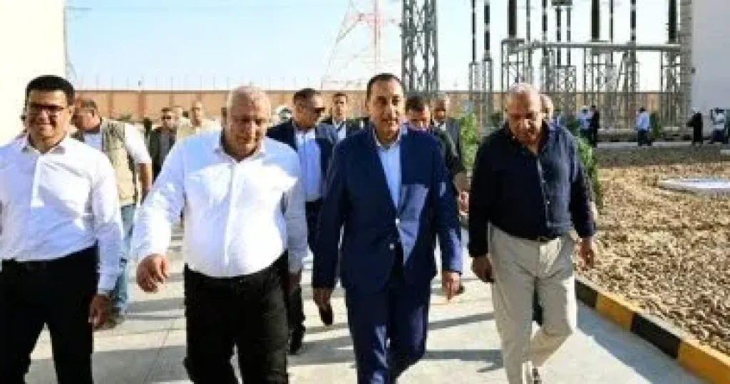 رئيس الوزراء يتفقد محطة محولات كهرباء شرق مطروح