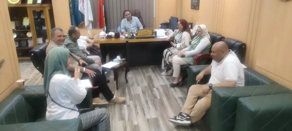 وكيل وزارة الصحة بأسيوط يجتمع بإدارة مستشفى الرمد لمناقشة التحديات