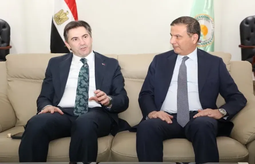 وزير الزراعة يبحث مع نظيره التركي تعزيز التعاون والاستثمار بين البلدين