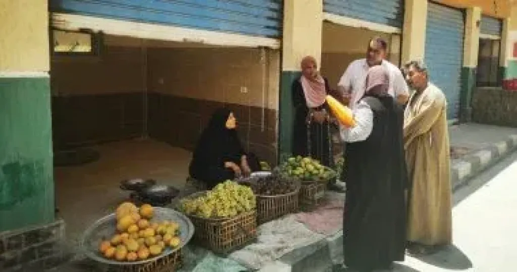 بدء العمل فى السوق الحضارى الجديد بالصف بعد تسليم المحلات للباعة