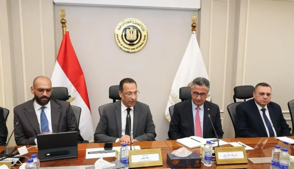 وزيرا التموين والاتصالات يعقدان اجتماعا لمتابعة منظومة كارت الخدمات الحكومية الموحد