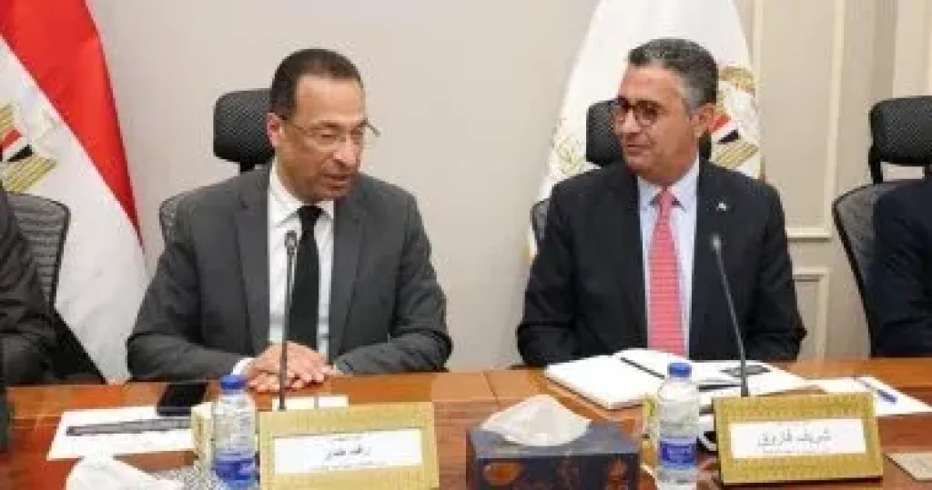 وزيرا التموين والاتصالات يتابعان منظومة كارت الخدمات الحكومية الموحد