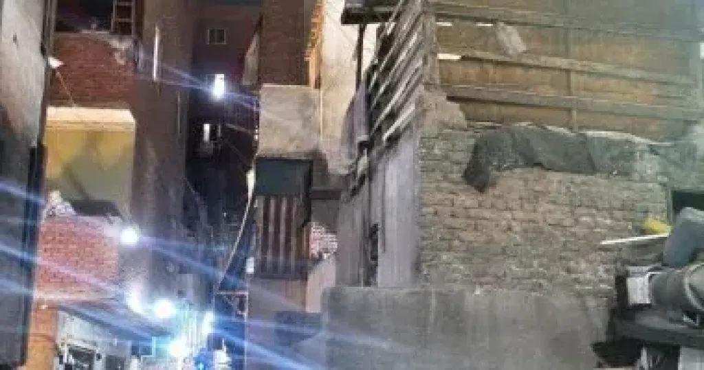المباحث تستمع لأقوال شهود العيان بحادث انهيار عقار بحدائق القبة
