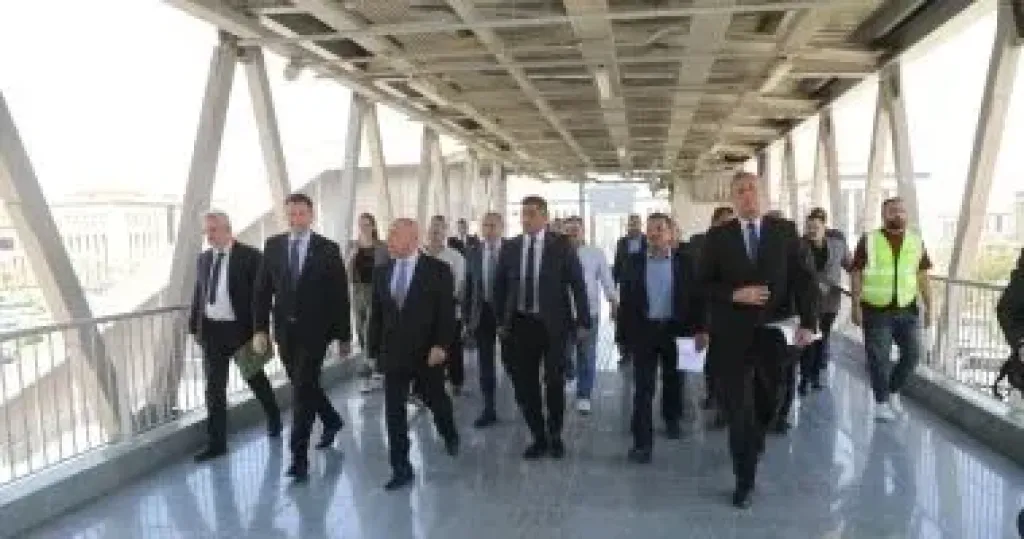 وزير النقل ونظيره المجري يتفقدان منظومة النقل الذكي بالعاصمة الجديدة