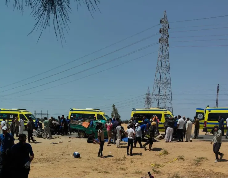 15 قتيلا و32 مصابا.. وزير الصحة يتابع تداعيات حادث انقلاب سيارة ربع نقل بمحافظة الإسماعيلية