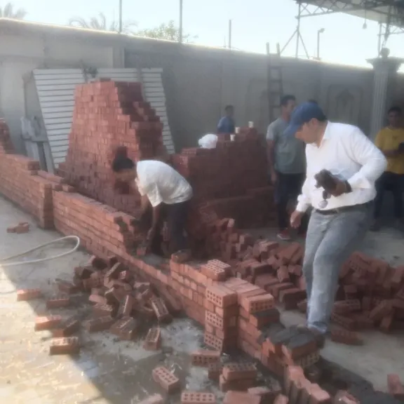 محافظ الشرقية إزالة  ١٧ حالة تعدي بالبناء المخالف بالمراكز والمدن والاحياء
