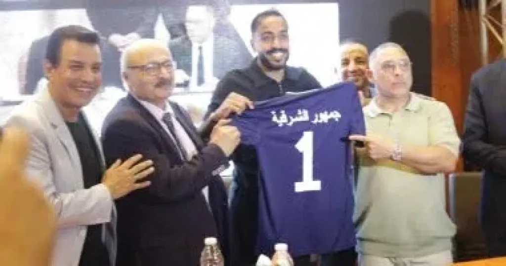 كهربا يقود لاعبي إنبي في زيارة لنادي الشرقية بعد الدمج