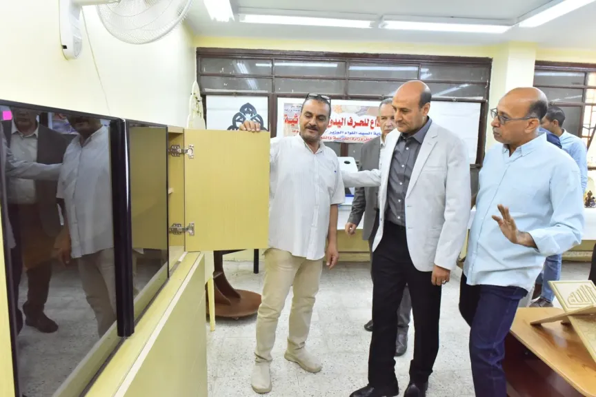 محافظ أسيوط يتفقد ورش الأخشاب ومركز ”إبداع” للحرف اليدوية بمدرسة أسيوط الثانوية
