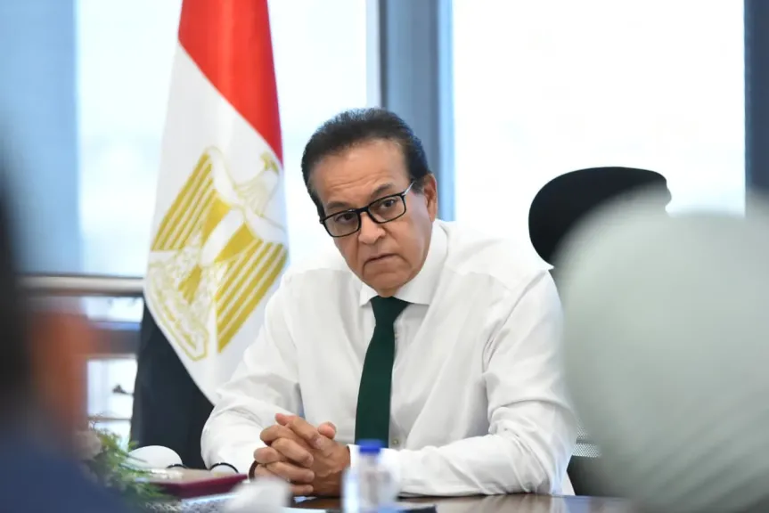 وزير الصحة يبحث مقترح شراكة لإدارة مركز المعايرة والاختبار بمعهد ناصر | صور