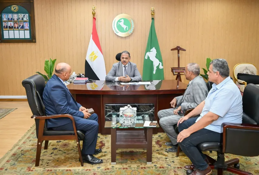محافظ الشرقية يستقبل مدير المديرية المالية الجديد  بمكتبه