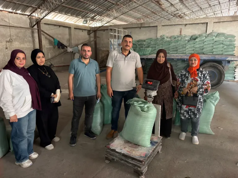ضبط 5 أطنان نخالة مجهولة المصدر وسلع مدعمة في حملة تموينية بالبحيرة