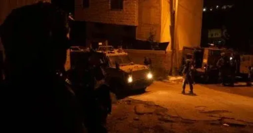 الاحتلال يغلق مداخل رام الله ويشل حركة المرور ويقتحم بلدة جنوب طولكرم