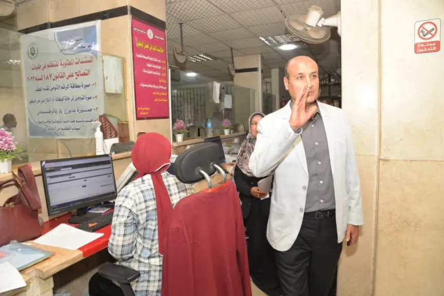 محافظ أسيوط يتفقد المركز التكنولوجي لخدمة المواطنين وإدارات الوحدة المحلية