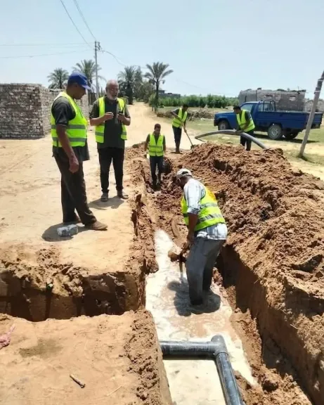 مياه الشرقية تنفذ خط مياه بطول  ٣٥٠   متراً لخدمة  ٩٠٠   نسمة بعزبة سامي غزال بالحسينية