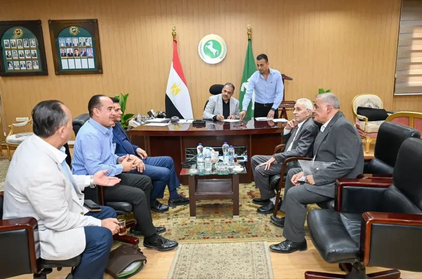 محافظ الشرقية يلتقى عددا من اعضاء مجلسي الشيوخ والنواب