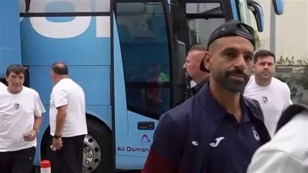 محمد صلاح يصل إلى إسطنبول لمواجهة قاسم باشا في الدوري التركي