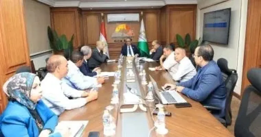 محافظ الجيزة يكلف بدعم منظومة النظافة بالعياط بـ70 عاملًا إضافيًا