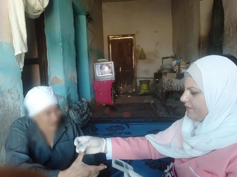 صحة الشرقية تنفذ ١٤٥ ألف و٨٠٢ زيارة منزلية مجاني بالمناطق النائية لكبار السن وذوي الهمم