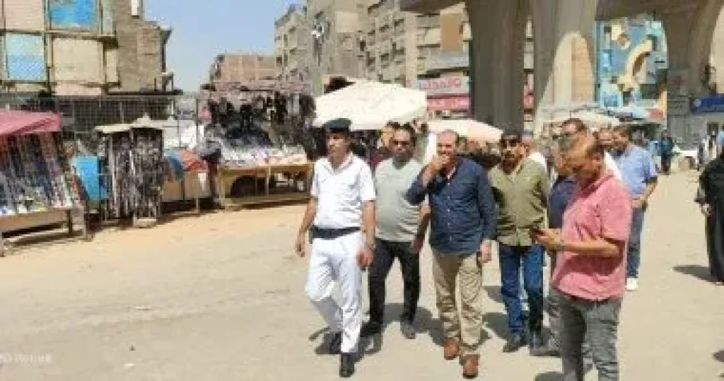 رئيس حى بولاق الدكرور يتابع الحالة العامة بمزلقان ناهيا والسلم الكهربائى