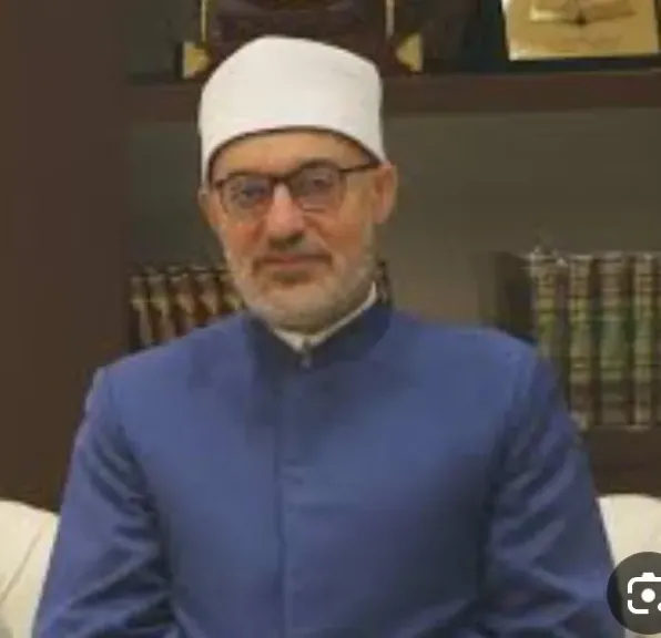 الكاتب والإعلامي محمود عمر هاشم يطمئن على صحة مفتي الجمهورية بعد العملية الجراحية