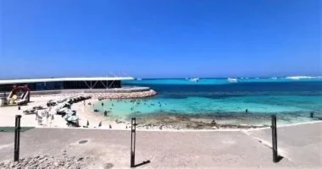 الأرصاد توجه تحذيرا عاجلا للمصطافين على هذه الشواطئ بسبب ارتفاع الأمواج