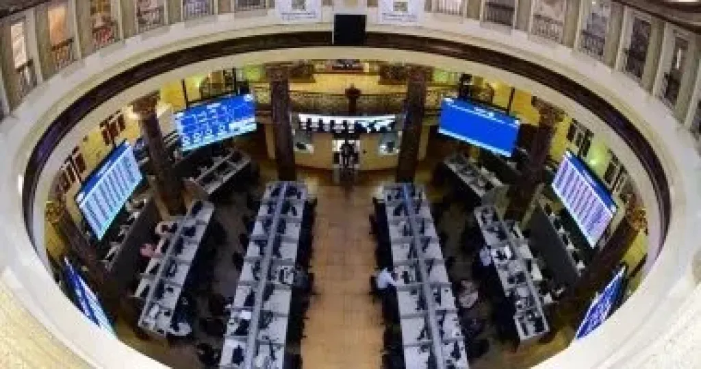 ”المصريين بيشتروا والأجانب بيبيعوا”.. البورصة تقفز بـ 5.8 مليار جنيه في ساعتين