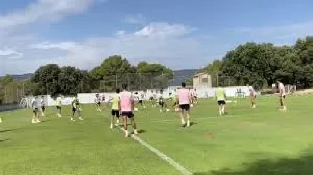 الأهلي يخوض مرانا قويا بمعسكره في إسبانيا