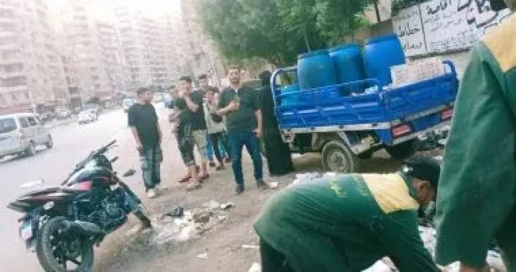 ضبط تروسيكل أثناء إلقائه المخلفات بشارع اللبينى فى حى الهرم