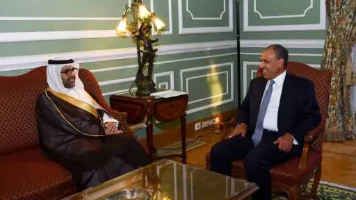 وزير الخارجية يبحث مع رئيس مجلس إدارة «المصرف العربي» تعزيز التعاون الاقتصادي