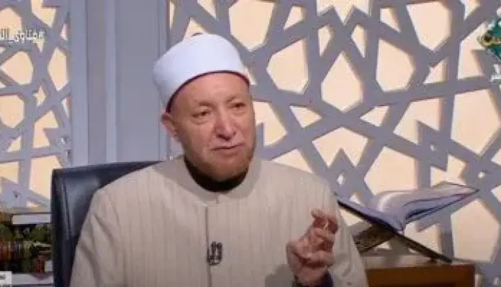 ابنى مات وأقرأ القرآن له وأخطئ.. هل يصل الثواب له؟.. أمين الفتوى يجيب