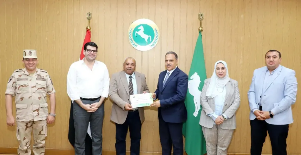 محافظ الشرقية يُكرم أعضاء بعثة الإشراف على حج الجمعيات الأهلية 1447هجرية