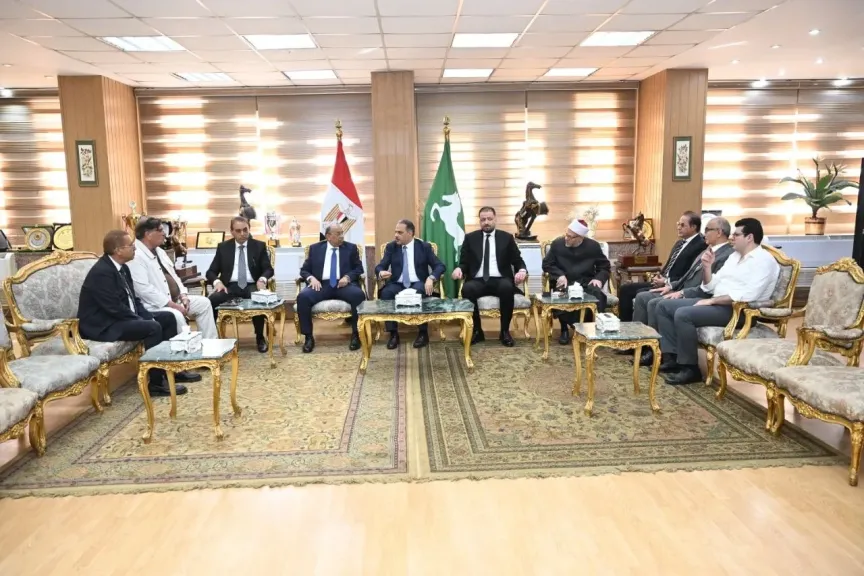 محافظ الشرقية يستقبل وفد حزب الجبهة لتقديم العزاء فى ضحايا شهداء لقمة العيش بحادث الدواويس