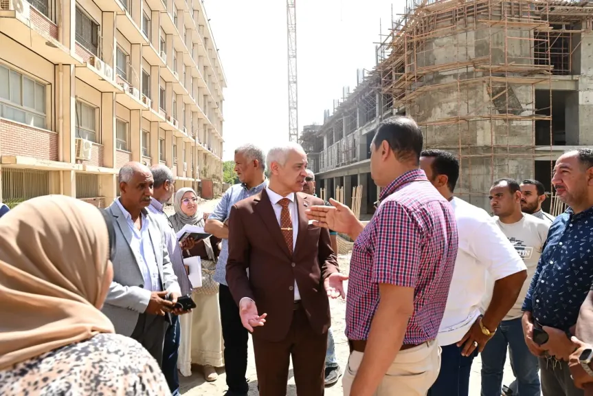رئيس جامعة أسيوط يتابع توفير أماكن مناسبة لمرافقي المرضى بمستشفى الإصابات والطوارئ